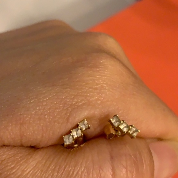 Mejuri 14k Gold Topaz Bar Studs - Picture 9 of 10